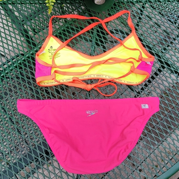 Bright and fun Speedo 2 piece training suit. Both top and bottom size large. - Picture 2 of 3